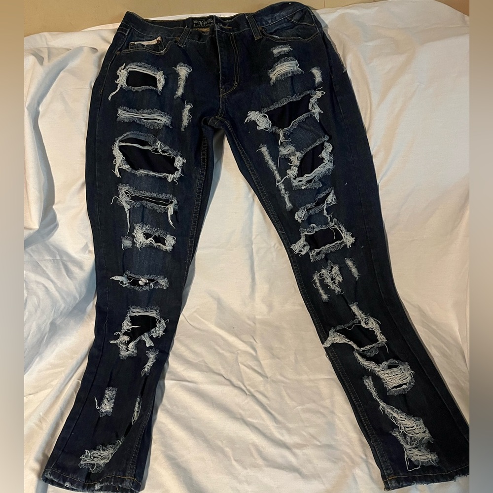 Men’s distressed jeans